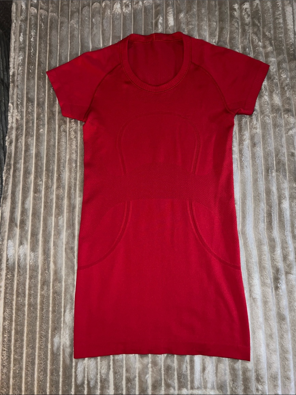 Lululemon swiftlytech shirt. 4